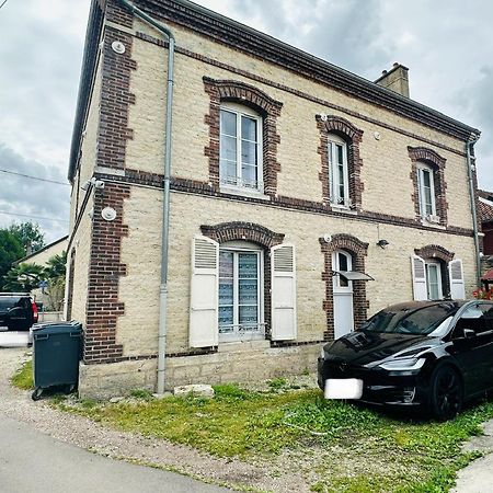 Studio 12 Proche Centre Ville Avec Wifi Parking Troyes Luaran gambar