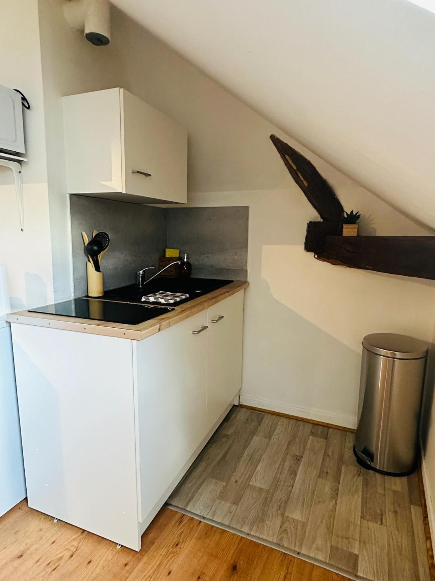 Studio 12 Proche Centre Ville Avec Wifi Parking Troyes Luaran gambar